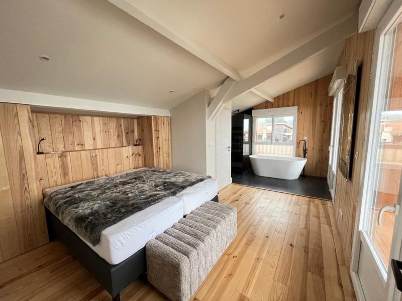 Villa - 245 m² - 10 pièces