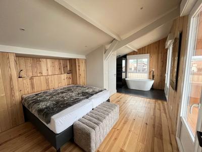 Villa - 245 m² - 10 pièces