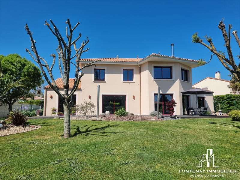 Maison contemporaine - 226 m² - 8 pièces