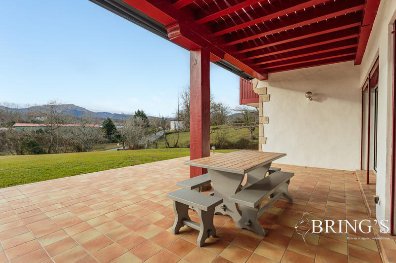 Maison - 515 m² - 9 pièces