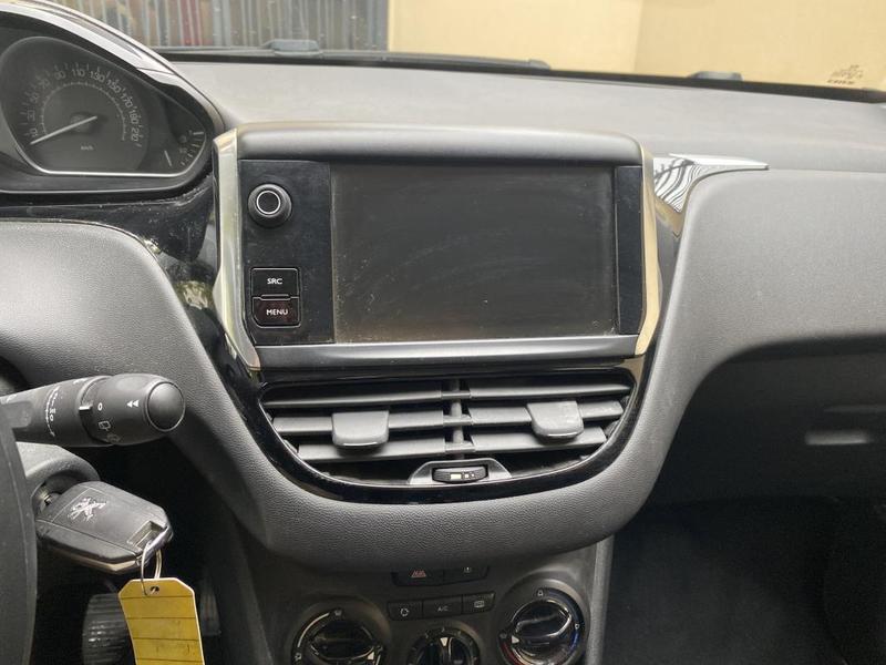 Peugeot 208 1.0 pack Clim ✅✅✅