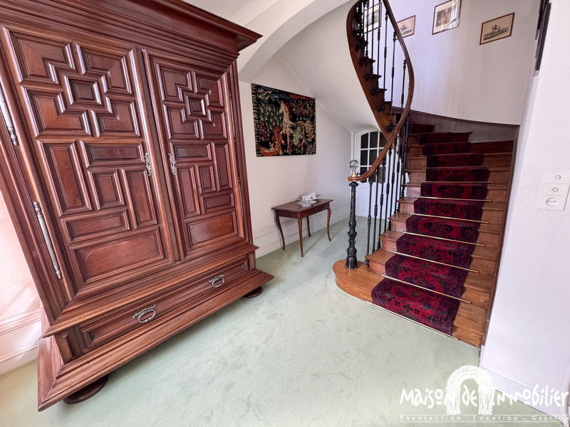 Maison - 527 m² - 12 pièces