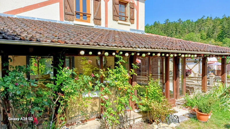 Maison traditionnelle - 88 m² - 4 pièces