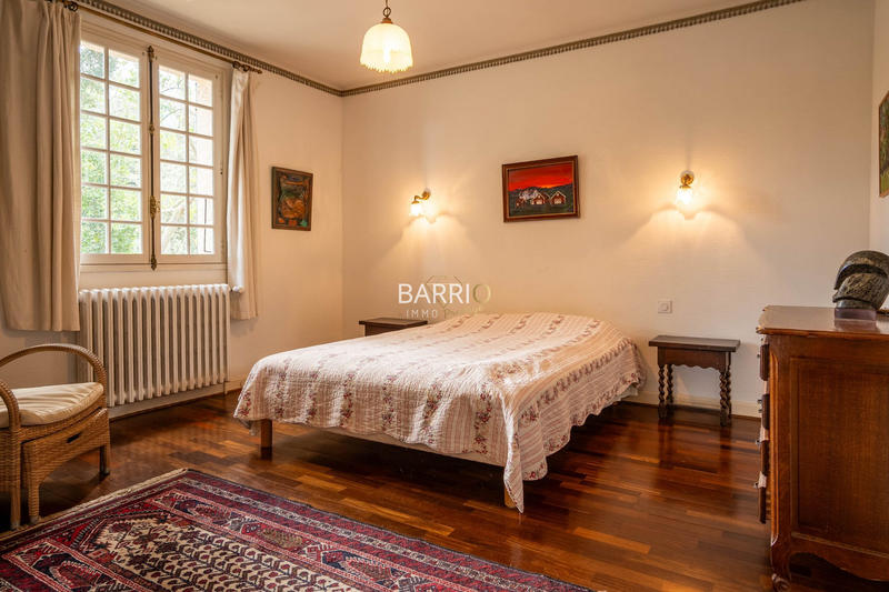 Maison traditionnelle - 183 m² - 9 pièces