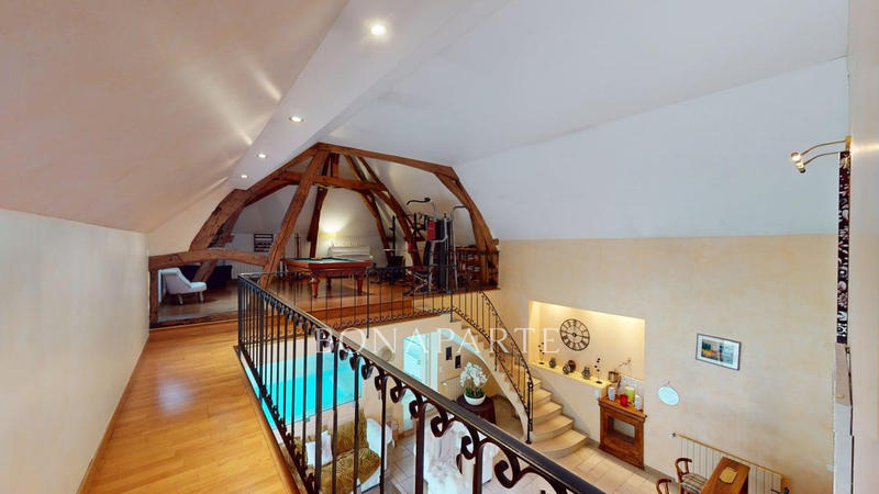 Maison - 367 m² - 16 pièces