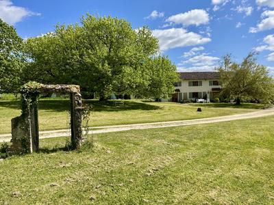 Maison de domaine - 530 m² - 14 pièces