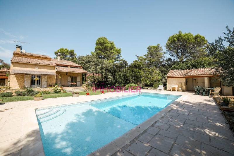 Maison - 170 m² - 13 pièces