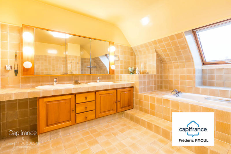 Maison - 215 m² - 7 pièces