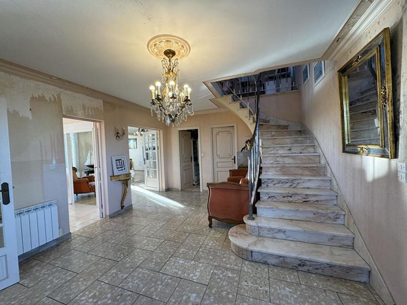 Maison - 209 m² - 9 pièces