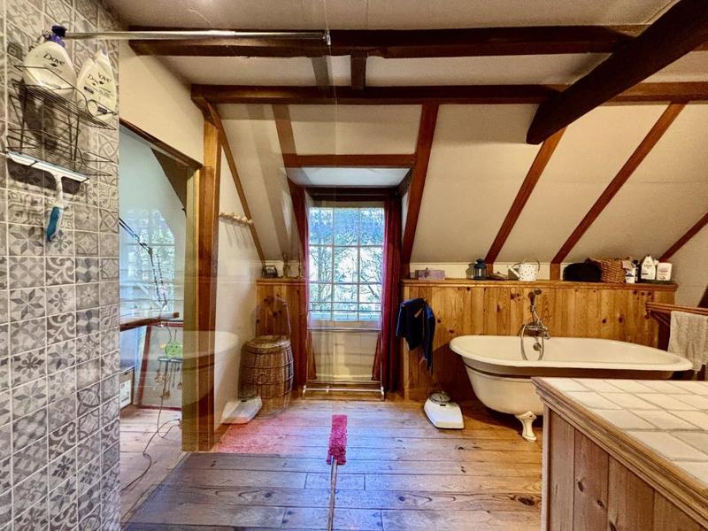 Propriété - 297 m² - 9 pièces