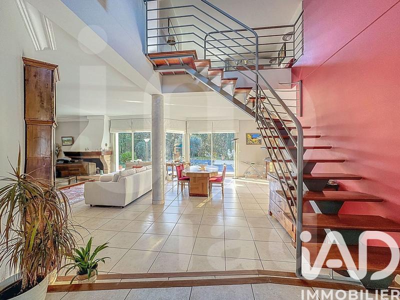 Maison - 211 m² - 7 pièces