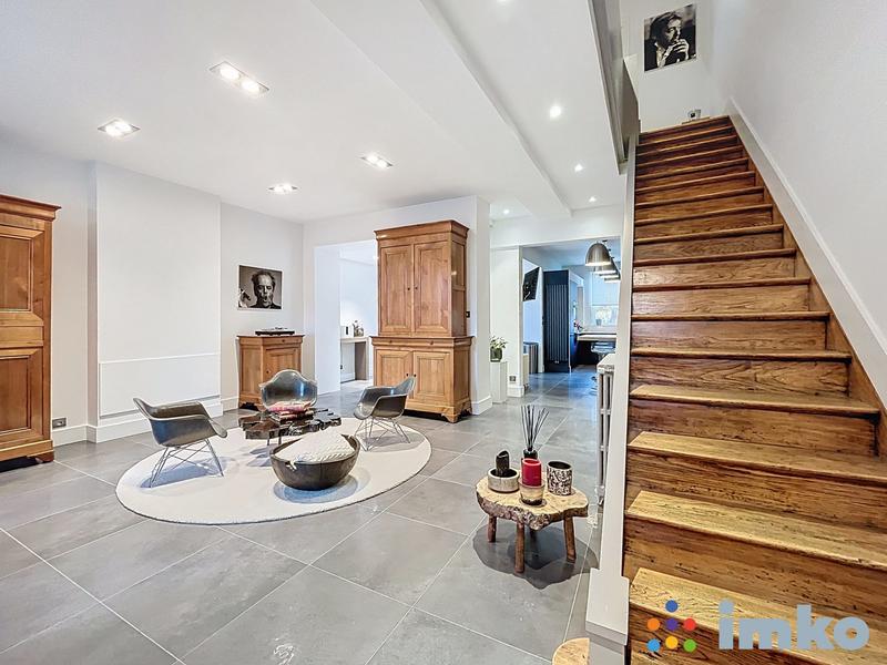 Maison - 250 m² - 5 pièces