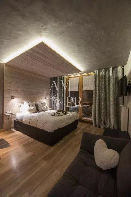 Châlet - 900 m² - 14 pièces