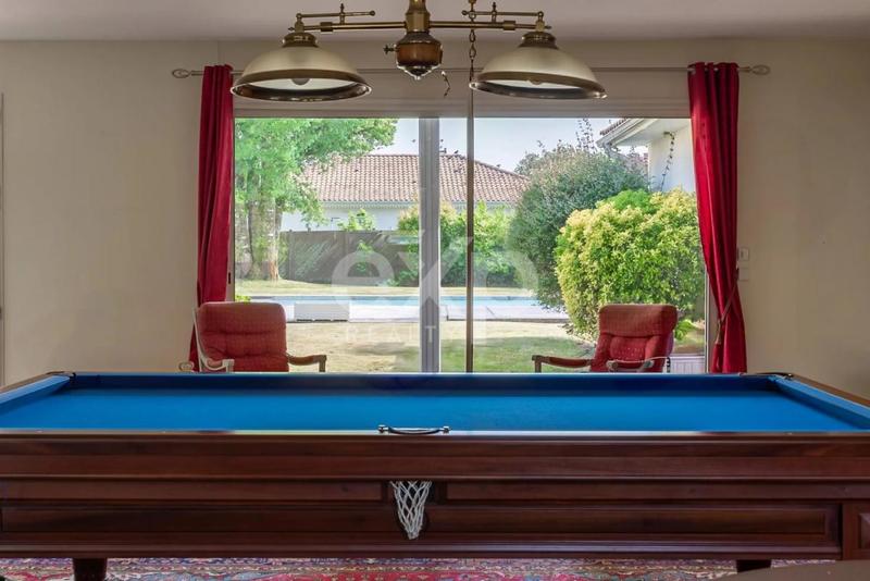 Maison - 295 m² - 12 pièces