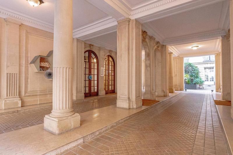 Loft - 352 m² - 5 pièces