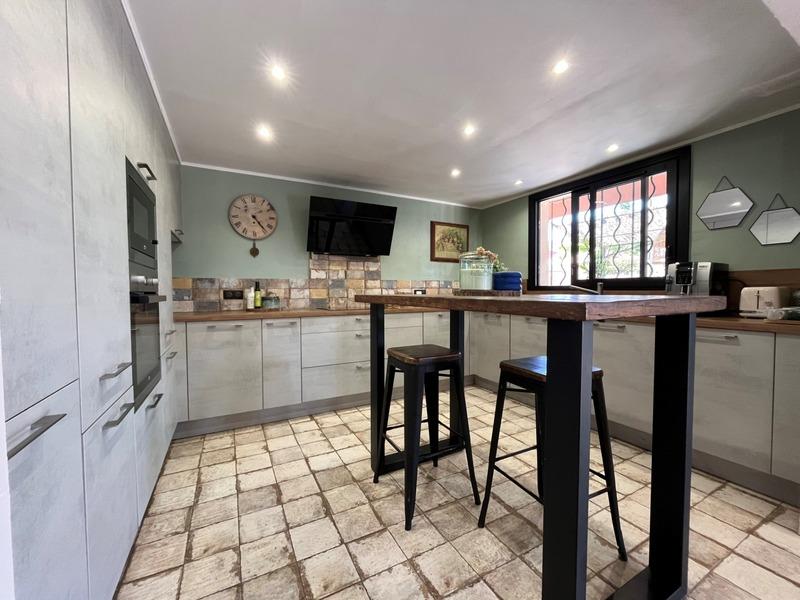 Maison - 215 m² - 6 pièces