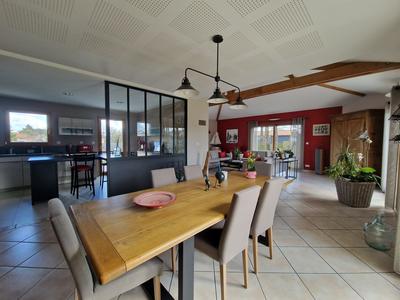 Maison contemporaine - 202 m² - 7 pièces