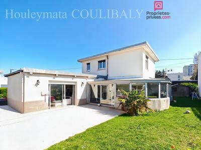 Maison - 111 m² - 5 pièces