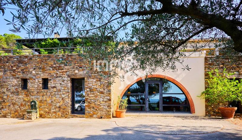 Villa - 320 m² - 8 pièces