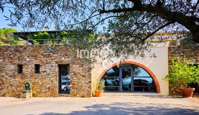 Villa - 320 m² - 8 pièces