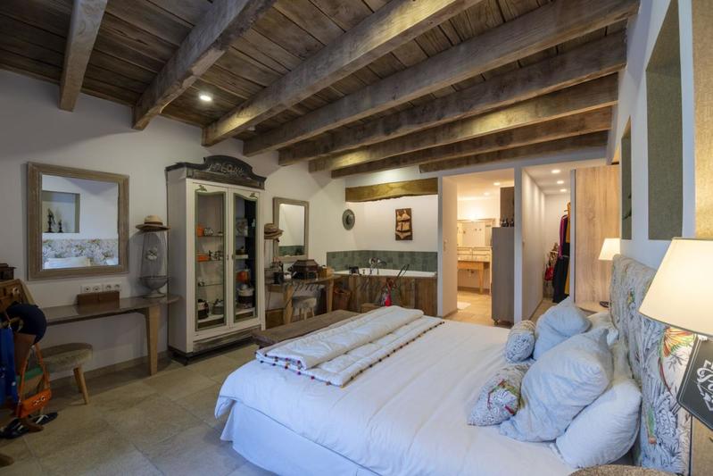 Maison en pierre - 285 m² - 5 pièces