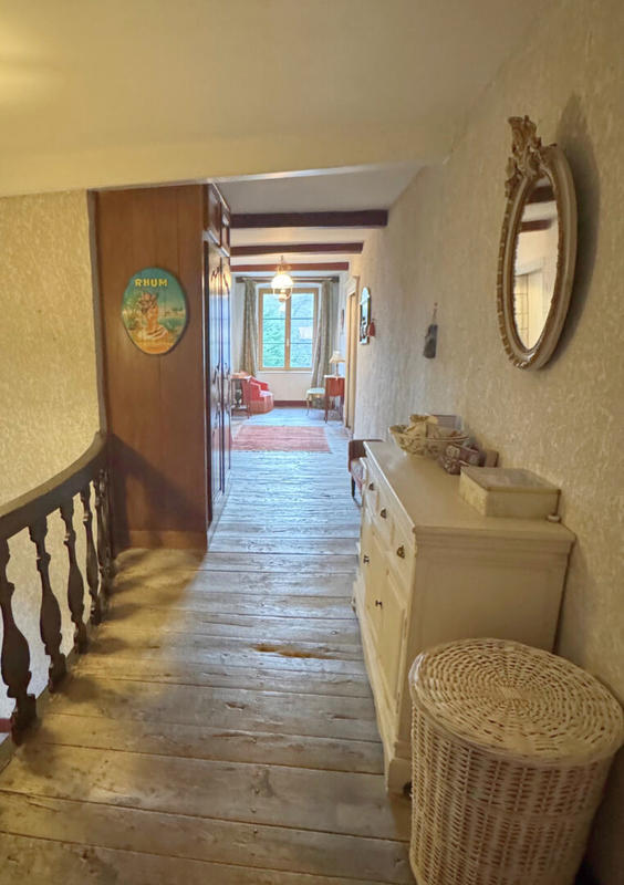 Maison - 373 m² - 9 pièces