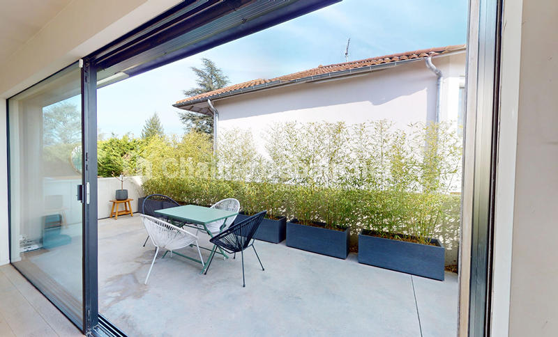 Maison - 235 m² - 6 pièces