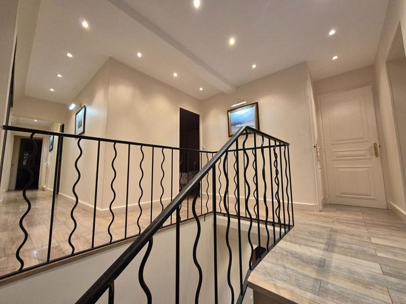 Maison - 186 m² - 5 pièces