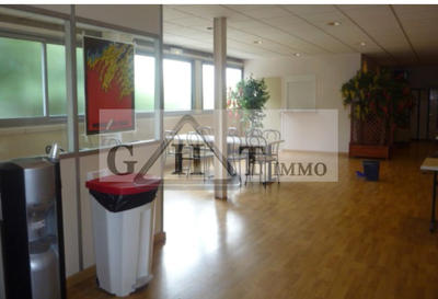 Entrepôt - 1 947 m²