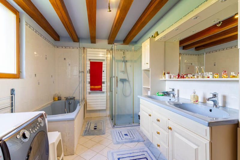 Maison - 202 m² - 8 pièces