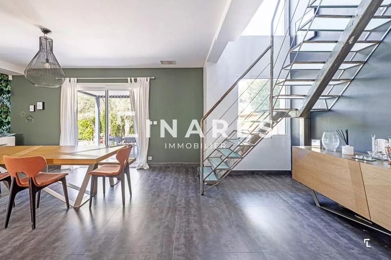 Villa - 220 m² - 6 pièces