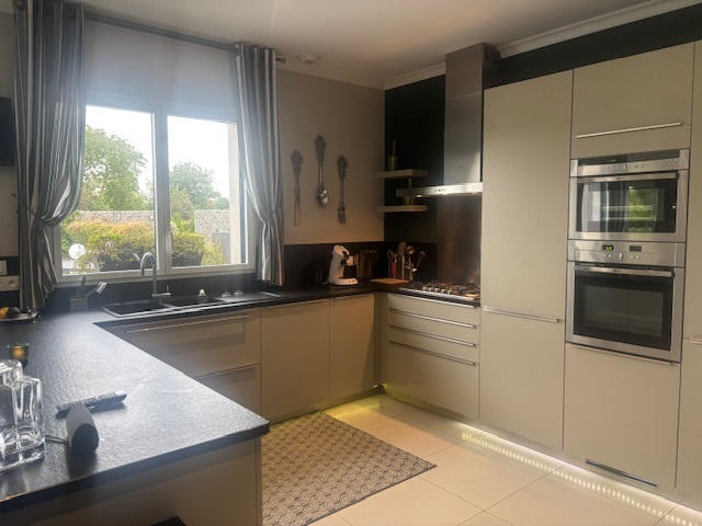 Maison - 232 m² - 6 pièces