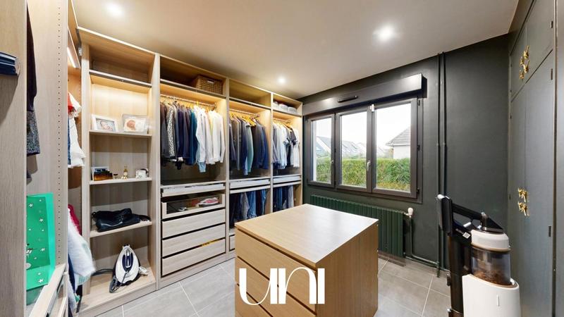 Maison - 208 m² - 9 pièces