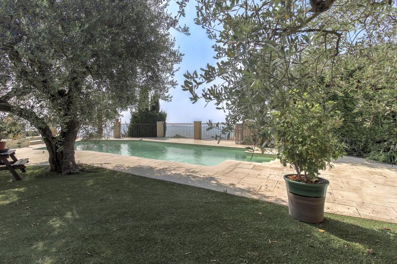 Maison - 230 m² - 7 pièces