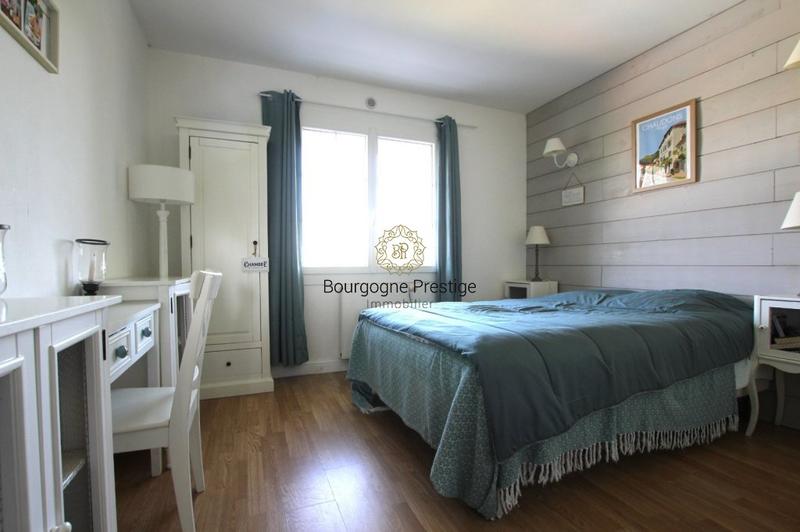 Maison traditionnelle - 178 m² - 7 pièces