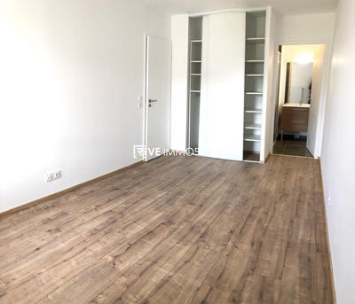 Appartement - 99 m² - 4 pièces