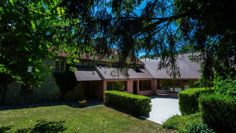 Maison - 660 m² - 16 pièces