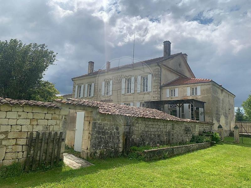 Maison de maîtres - 395 m² - 12 pièces