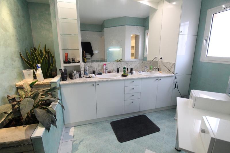 Villa - 230 m² - 9 pièces