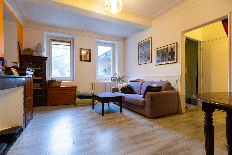 Maison - 234 m² - 8 pièces