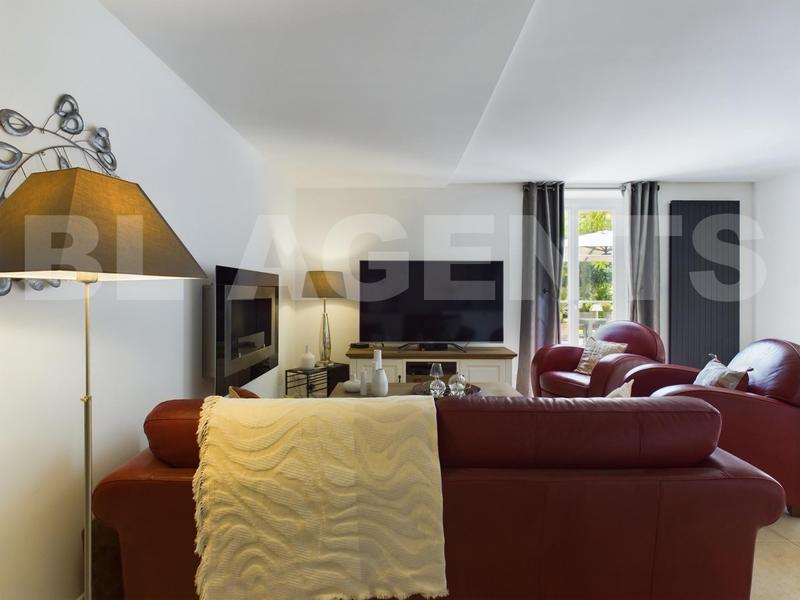 Maison - 294 m² - 9 pièces