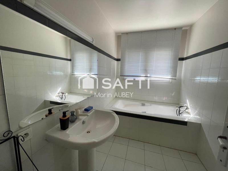 Maison de maîtres - 331 m² - 12 pièces