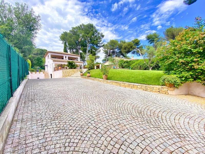 Villa - 140 m² - 5 pièces