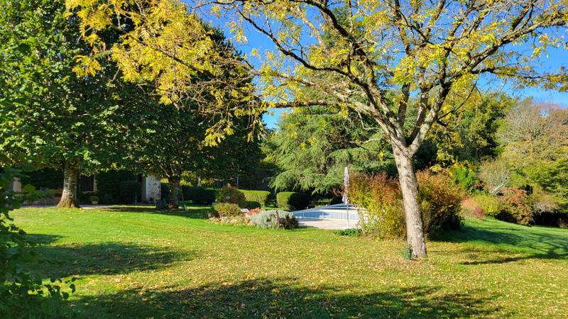 Maison - 305 m² - 10 pièces