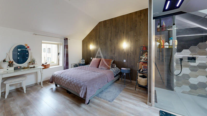 Maison - 211 m² - 8 pièces