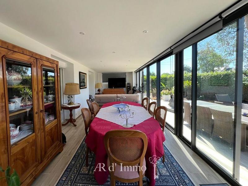 Propriété - 230 m² - 10 pièces