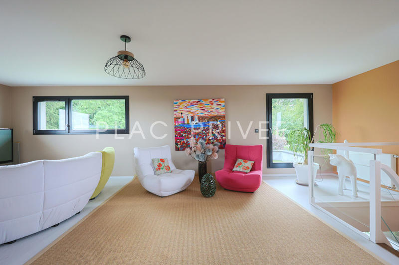 Maison - 390 m² - 8 pièces