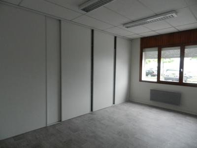 Bureau - 80 m² - 4 pièces