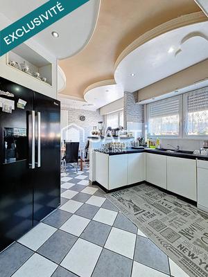 Maison - 265 m² - 11 pièces