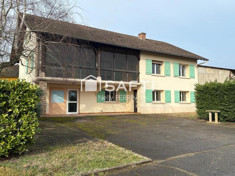Maison - 235 m² - 8 pièces